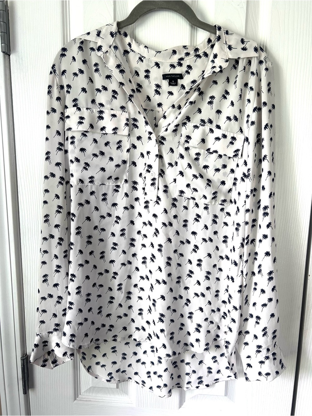 Ann Taylor Palm Tree Print Utility Blouse Size Small White Black